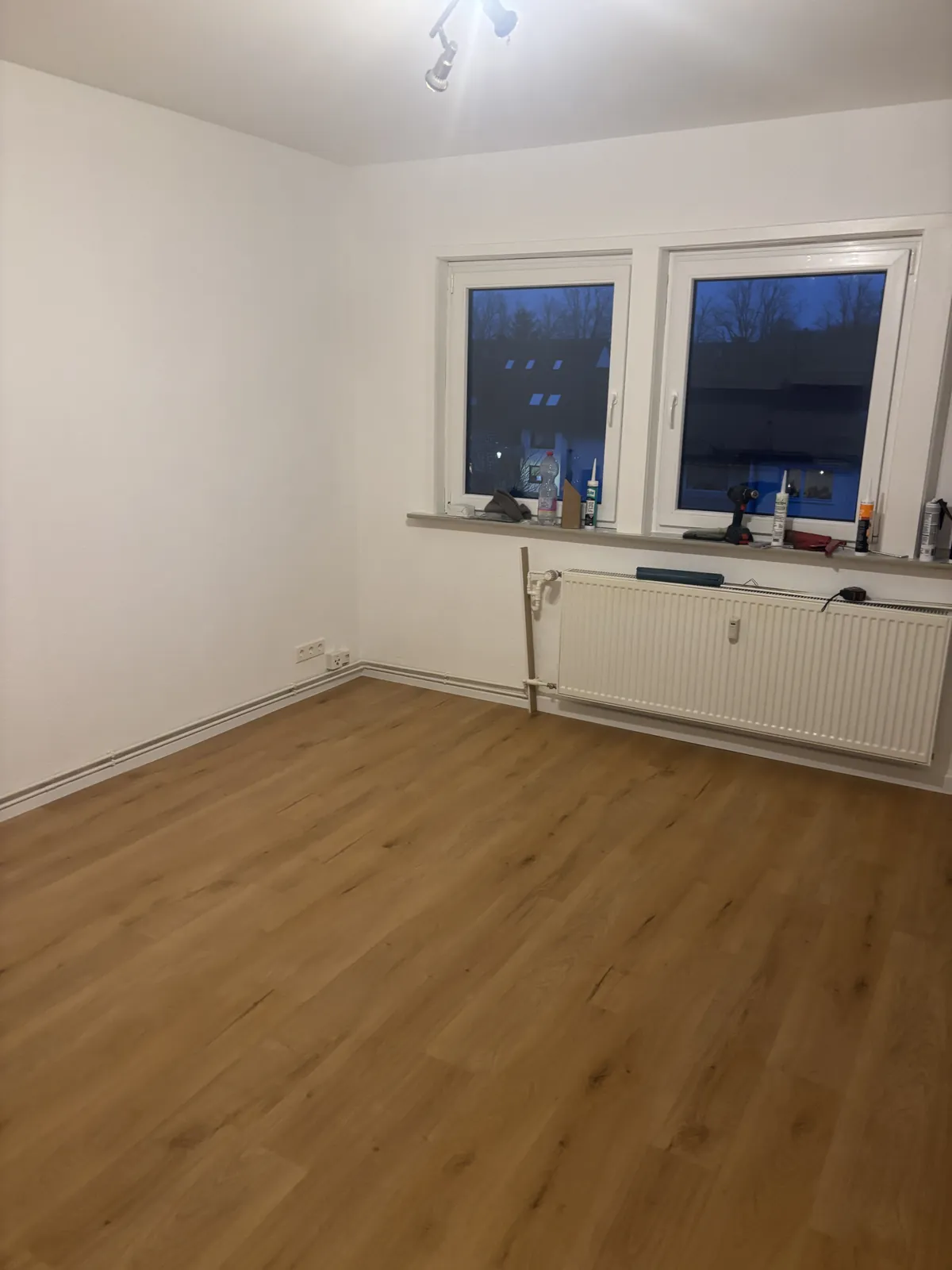 Raum mit verlegtem Laminat
