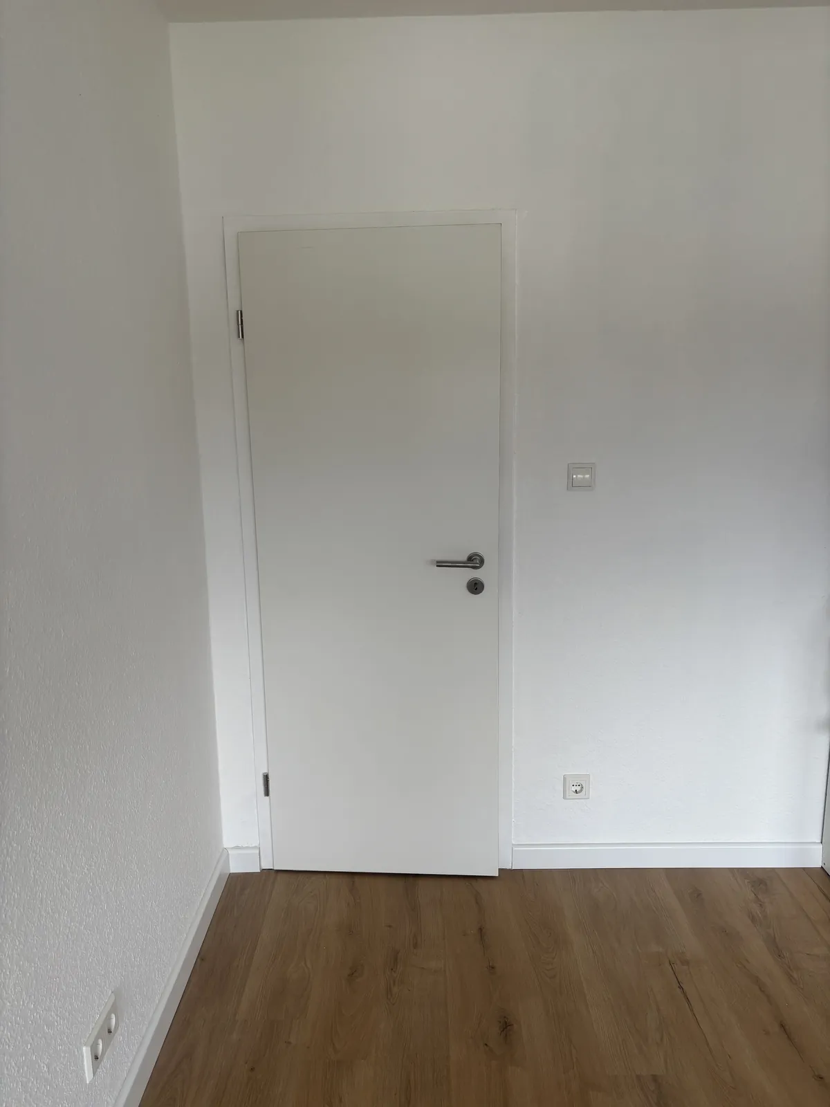 Eingebaute Tür mit Zarge